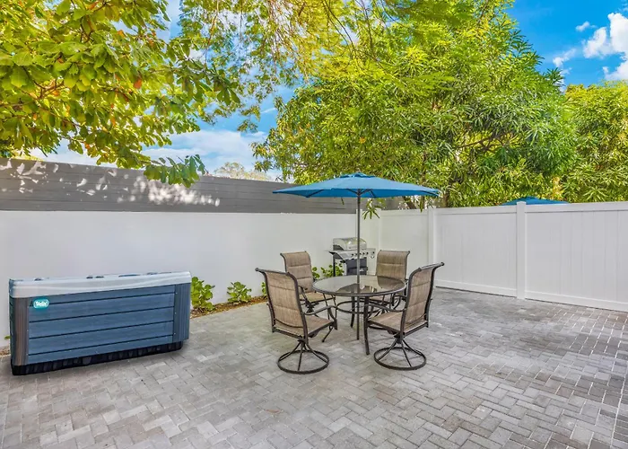 Up To 12 Guests! Modern Villa Near Wynwood